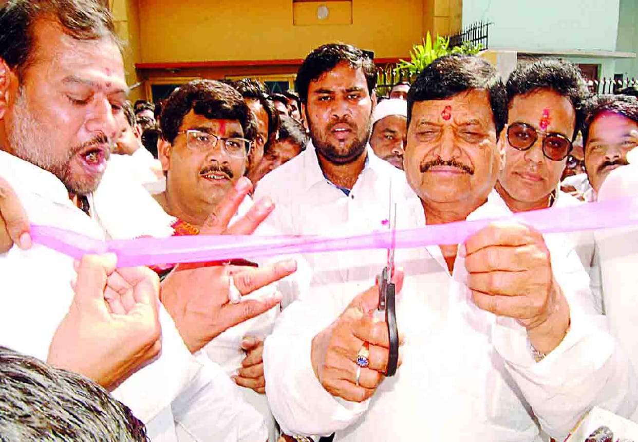shivpal yadav targets samajwadi party and akhilesh yadav