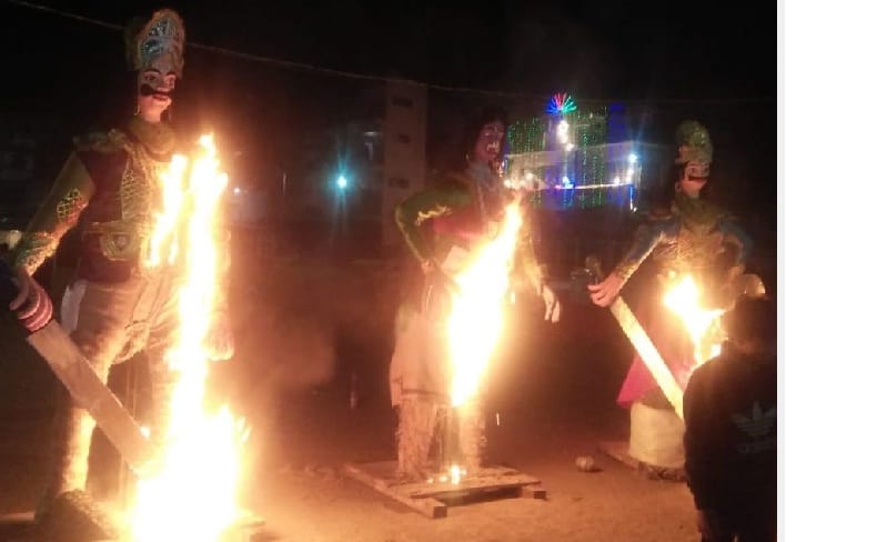 Burn the statues of the Ravana family