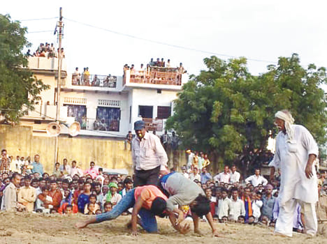Marca's Rajesh wins prize wrestling