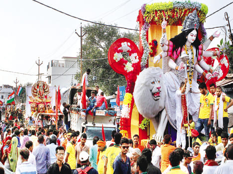 Goddess statues immersed in the river Ken