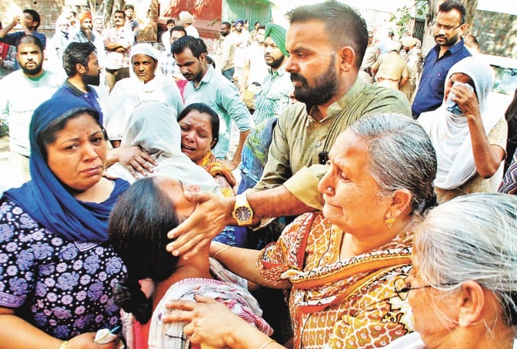 Amritsar Train Accident, Indian Railway Trying to Save Himself