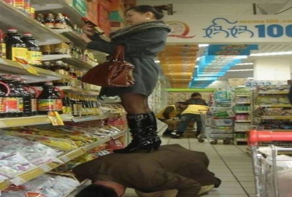 These funny shopping pictures makes you feel happy
