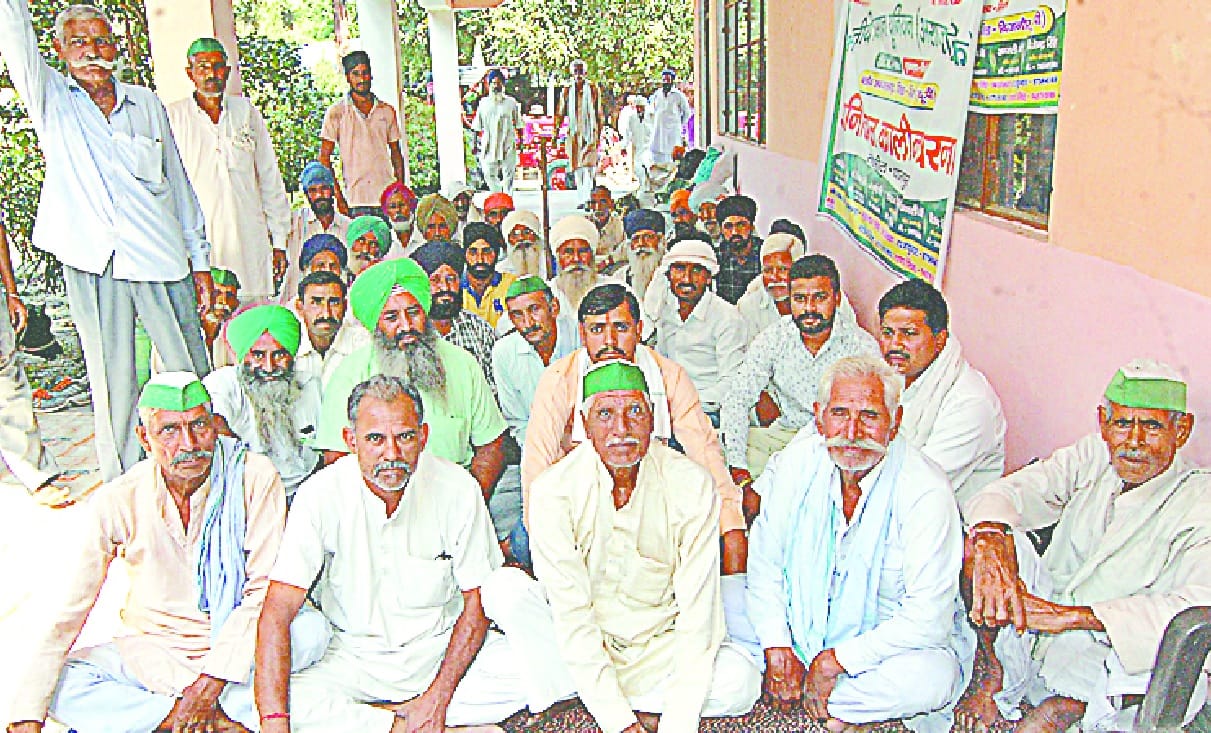 Los agricultores Maa Panchayat hoy en Tehsil