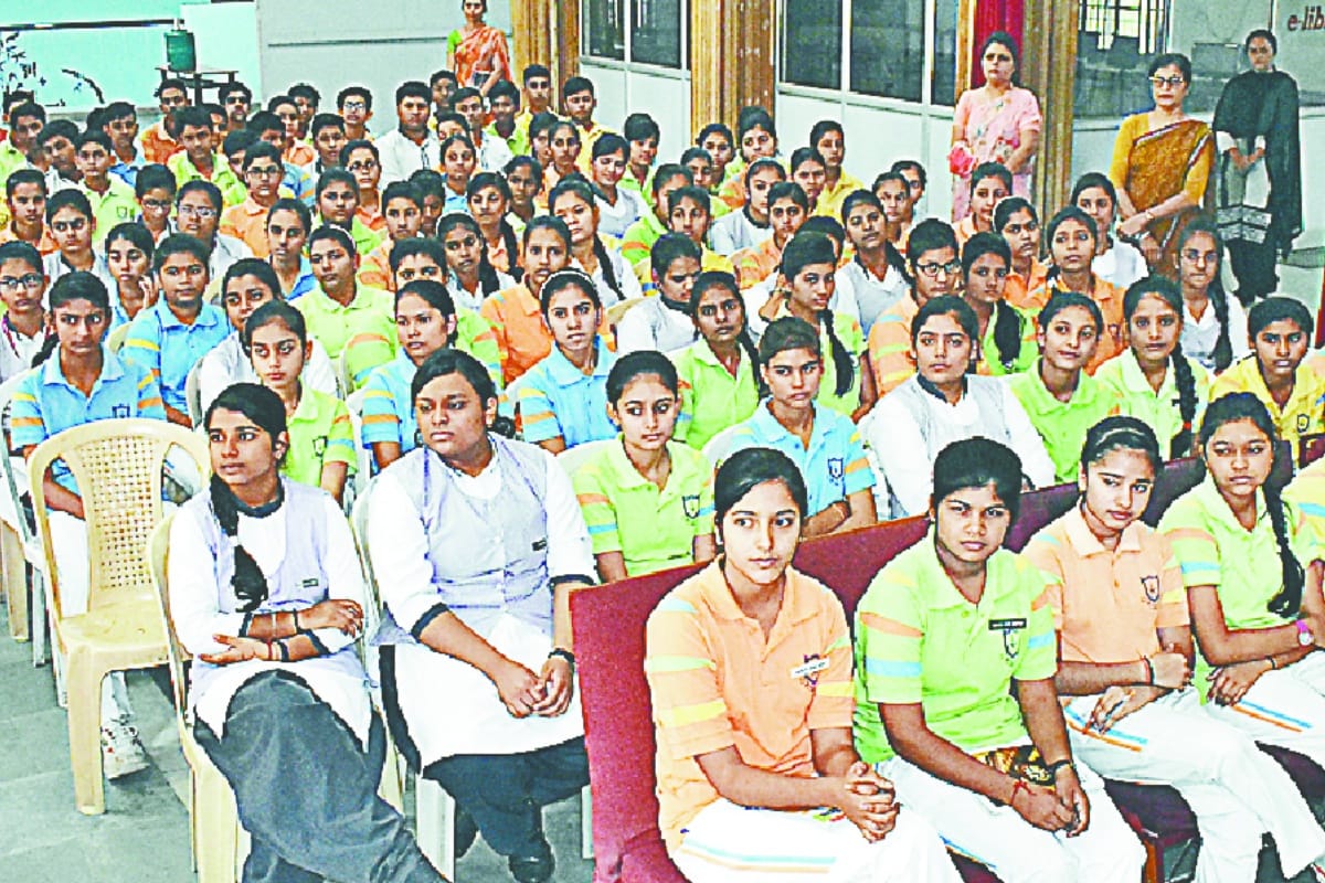 Police ki pathshala: Students Questioned SP City meerut about traffic and women safety
