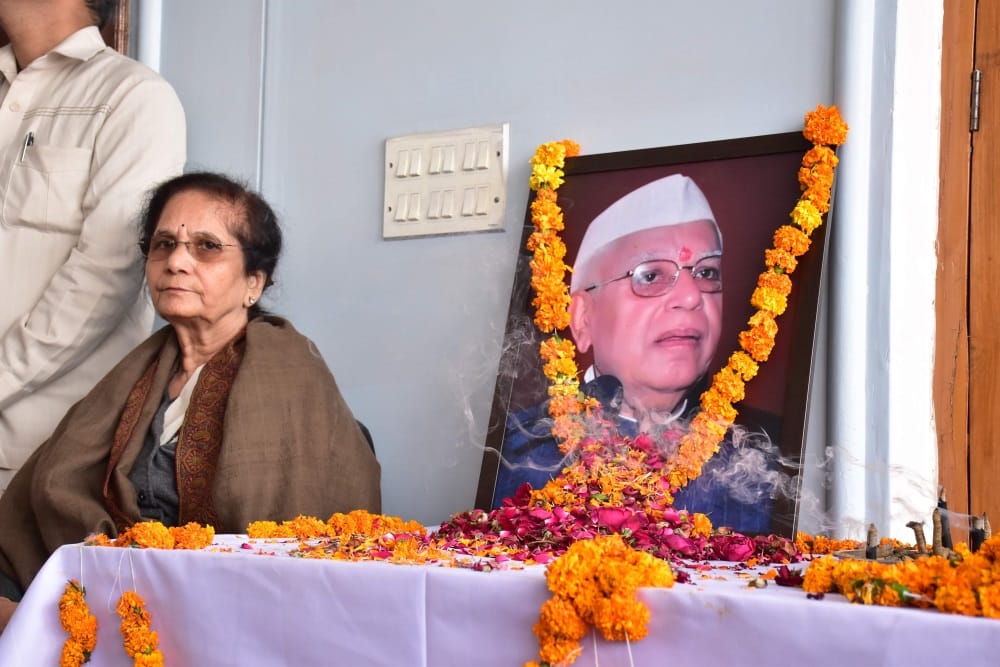 nd tiwari antim yatra and cremation in haldwani minister leader and public crying