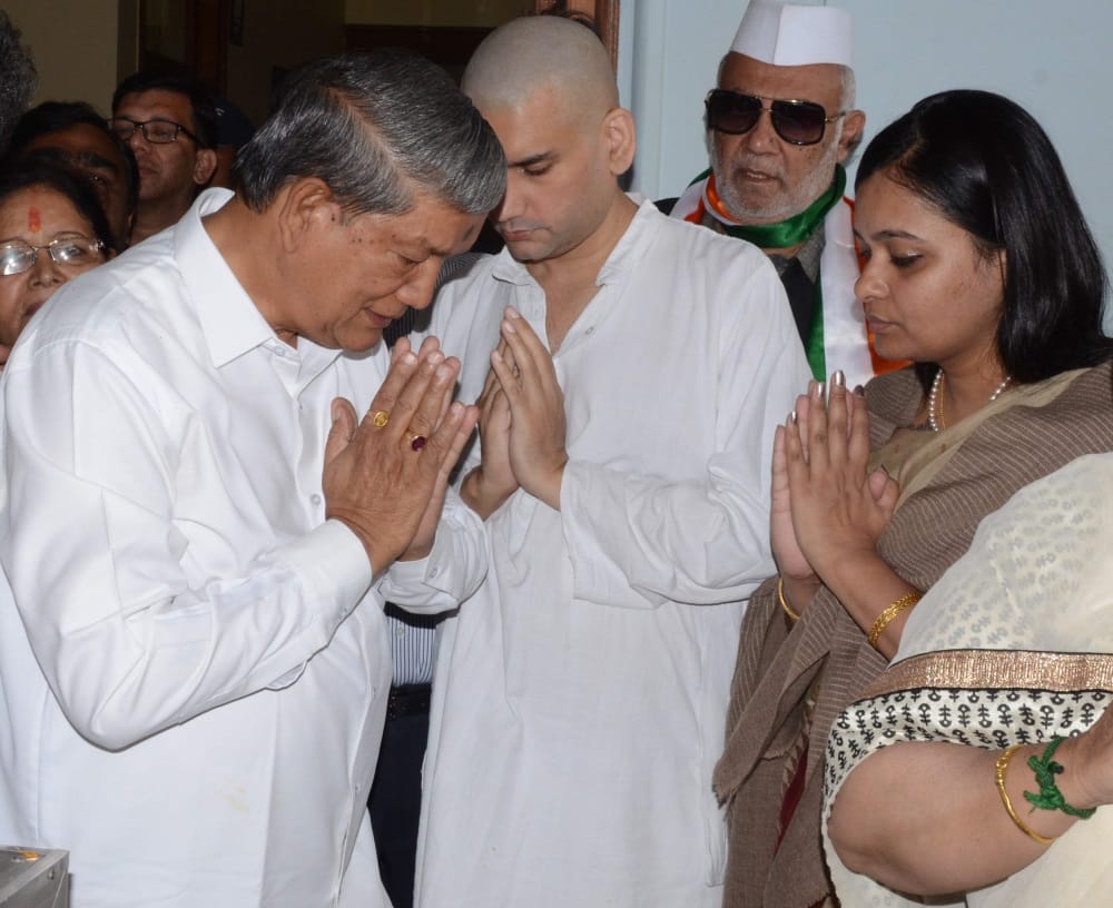 nd tiwari antim yatra and cremation in haldwani minister leader and public crying