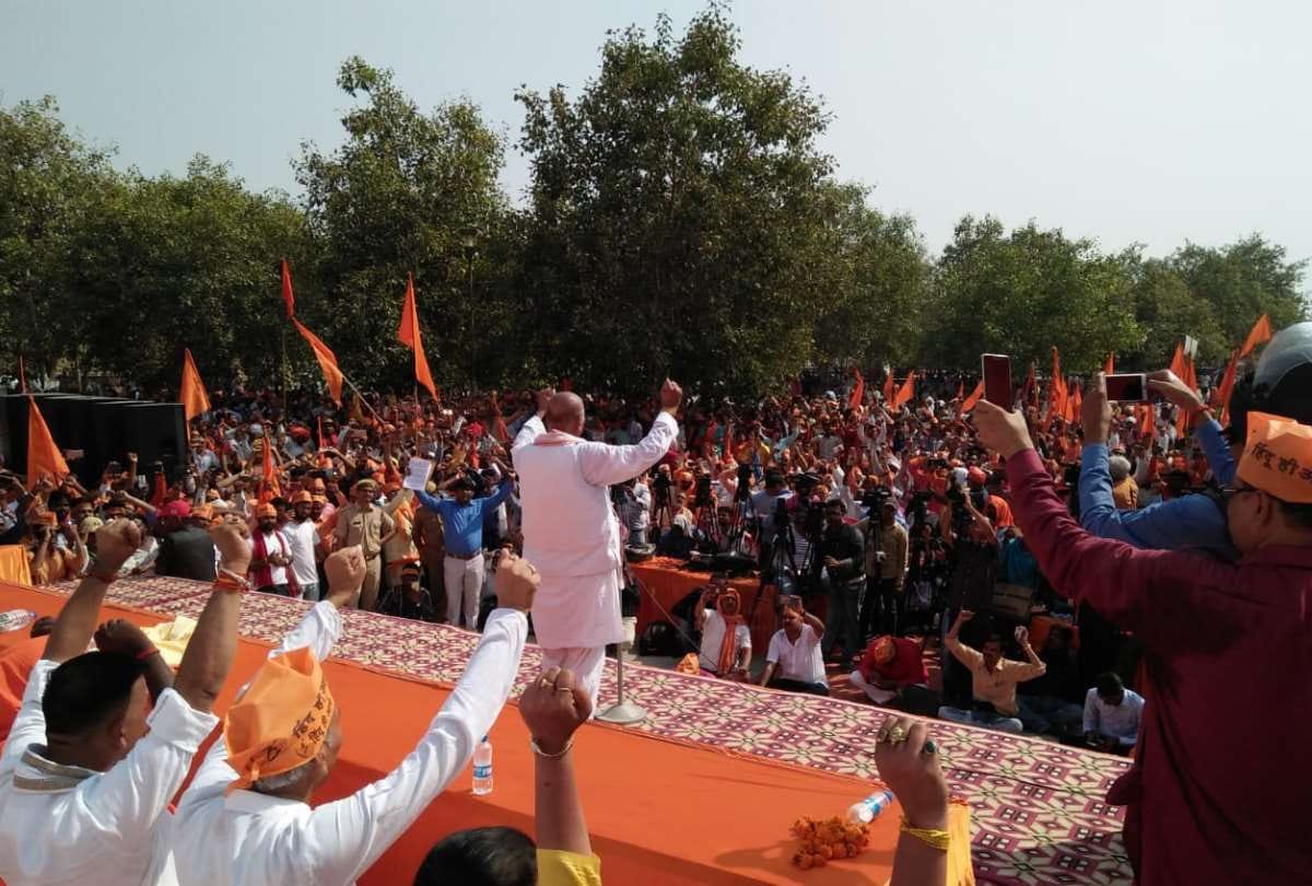 praveen togadia reached lucknow for ayodhya kooch