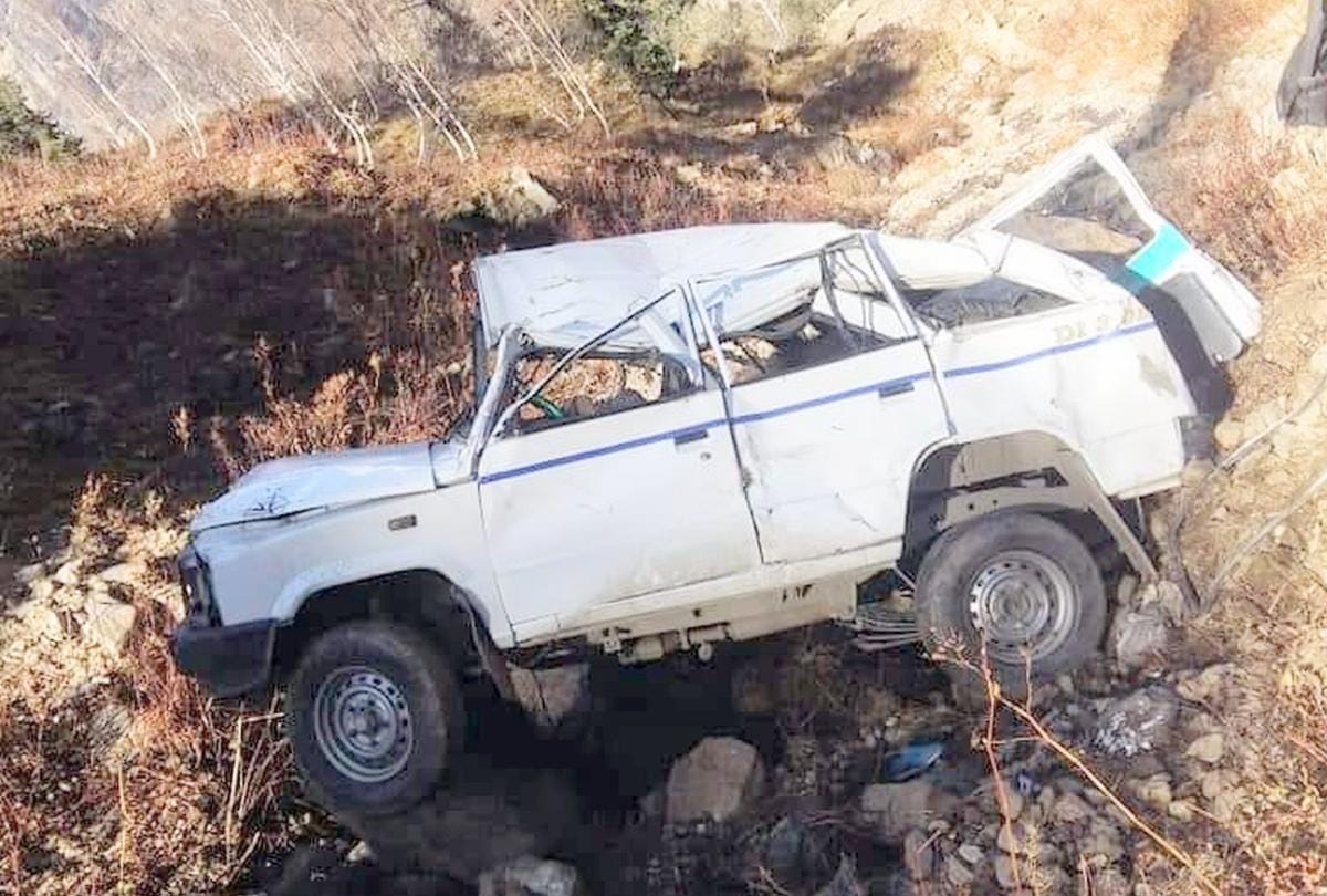 Accident near Gulaba Kullu Manali One Died Nine Injured