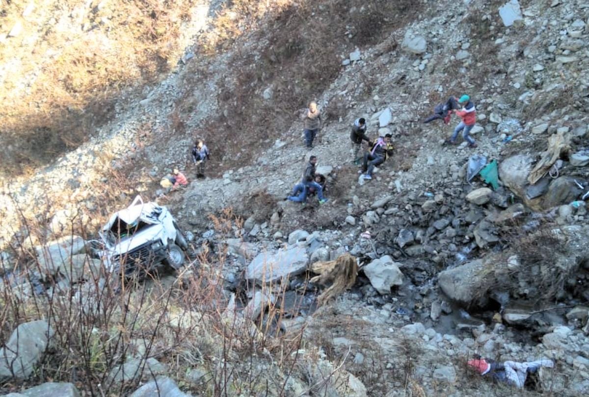 Accident near Gulaba Kullu Manali One Died Nine Injured
