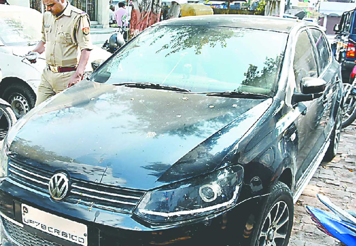 Three laborers crushed and one died in Hit and run in kanpur