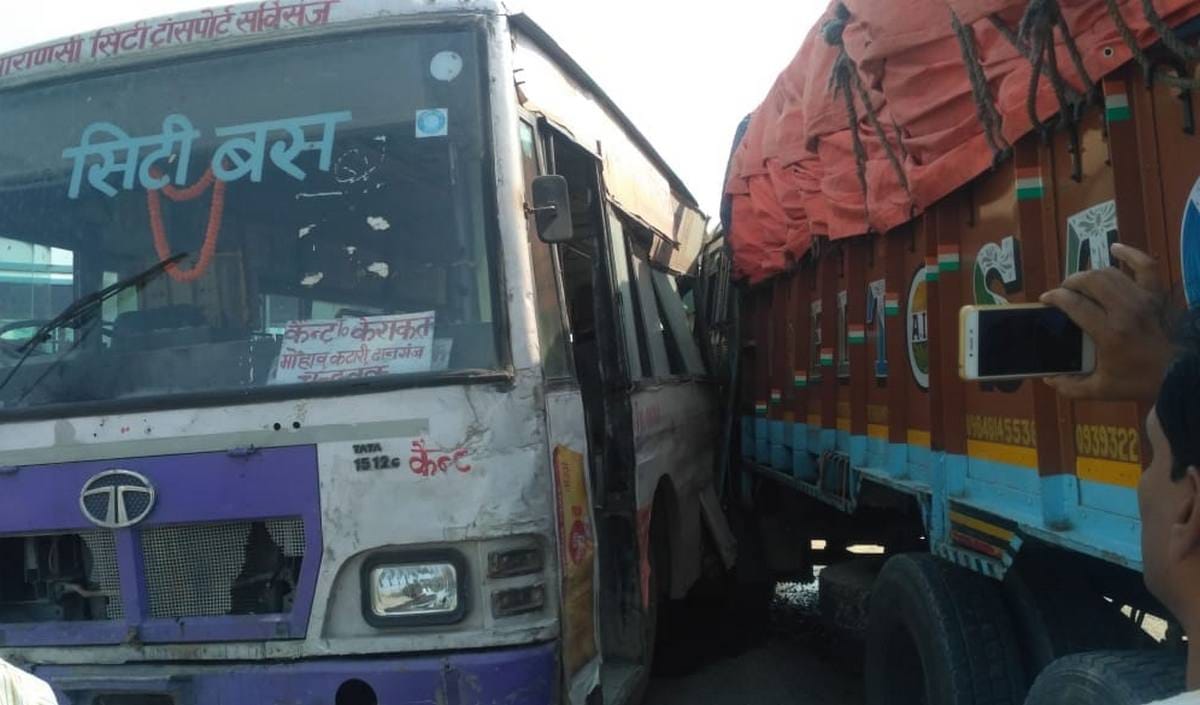 Accident between truck and bus seven injured