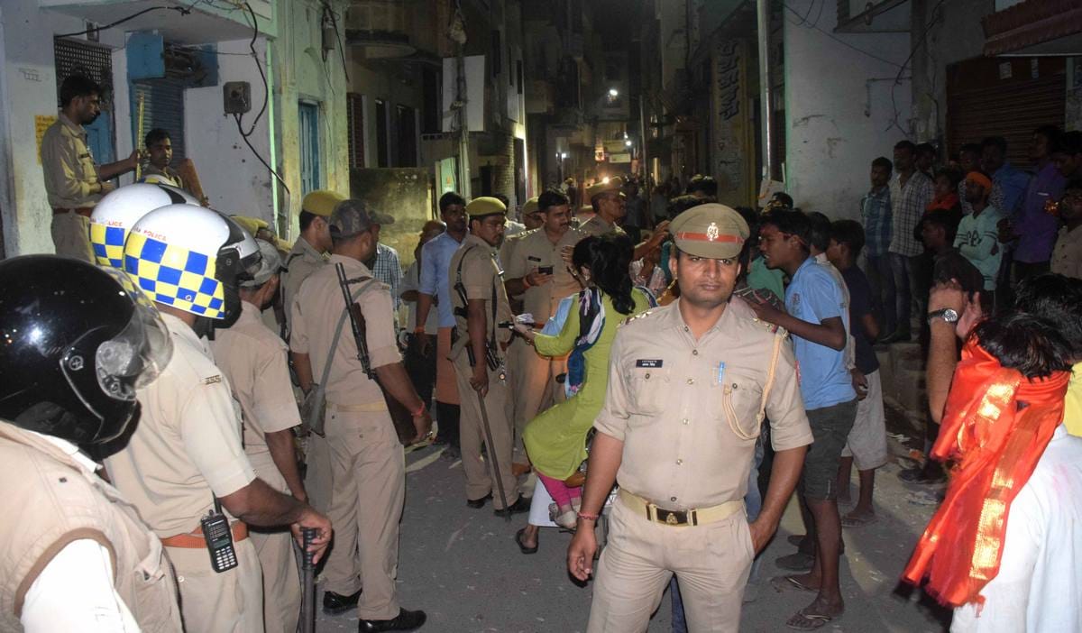Dispute between people of two side during pratima visarjan in varanasi