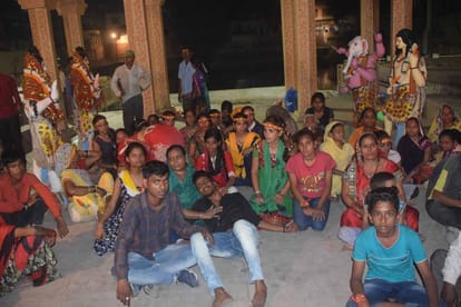 Dispute between people of two side during pratima visarjan in varanasi