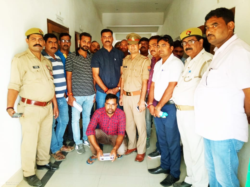 Varanasi police arrested people who demand extortion money to lawyer