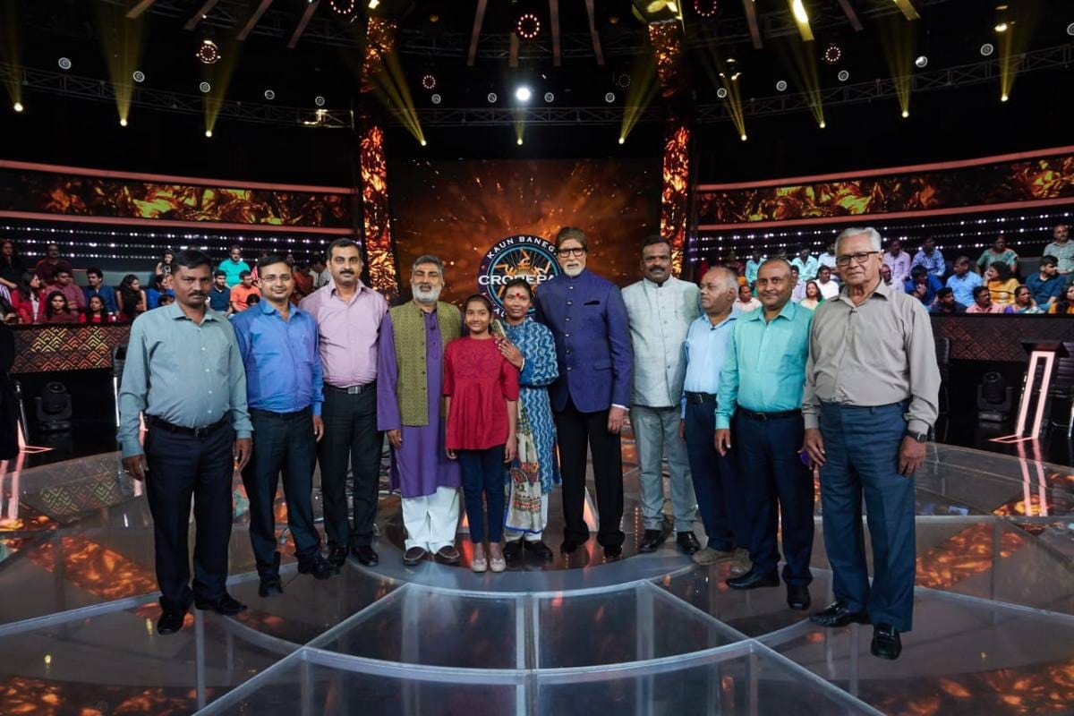 Amitabh bachchan complete his promise and gave 25 lakh rupees to gudiya organisation