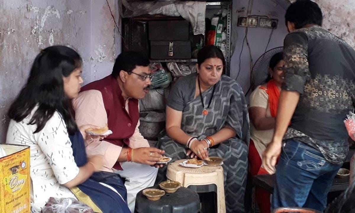 Smriti irani taste banarasi kachori and jalebi