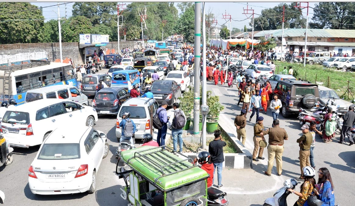 People suffer Traffic jam during uttarakhand Nikay chunav Nomination procession