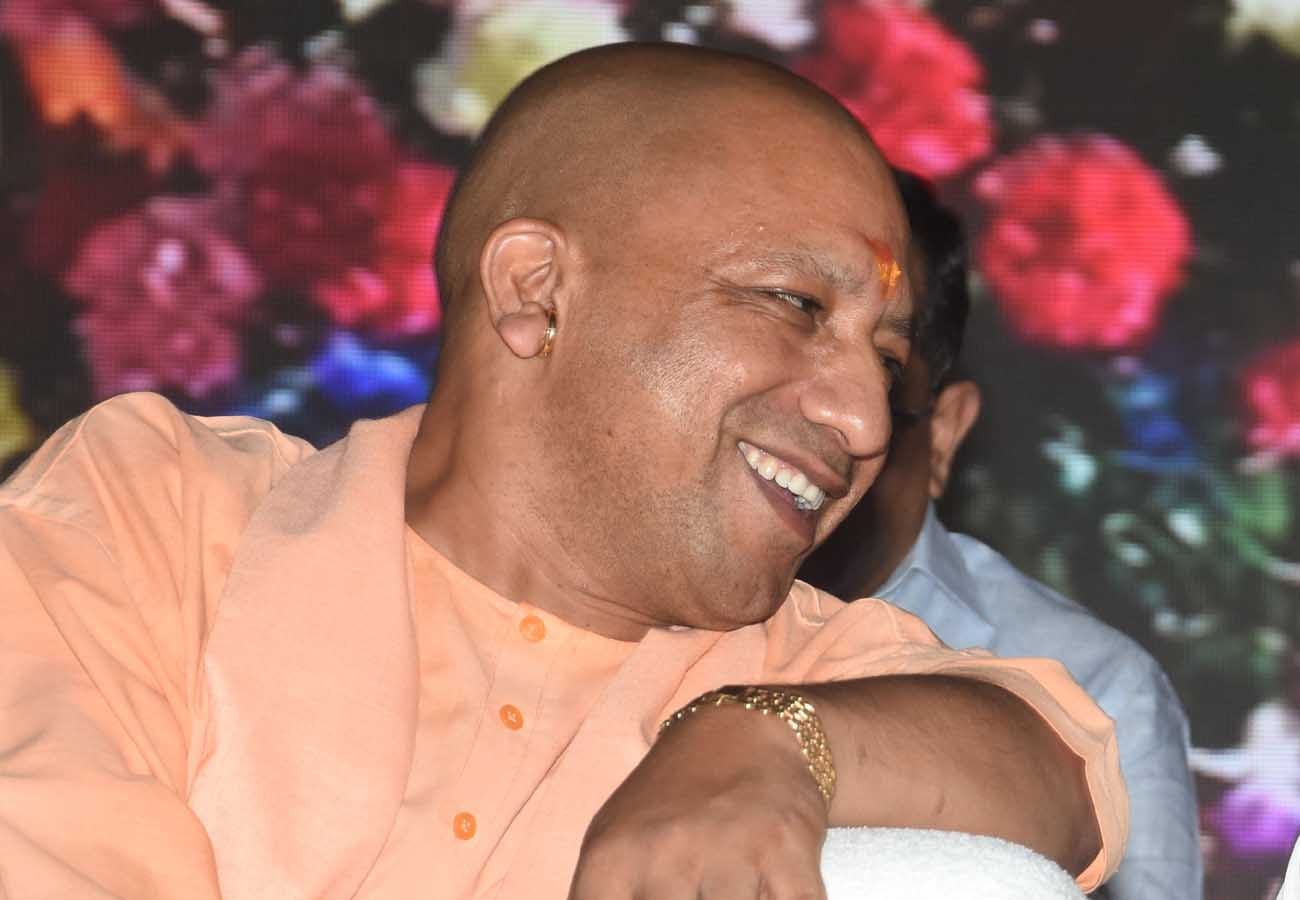 cm yogi gave message to party workers how to use social media