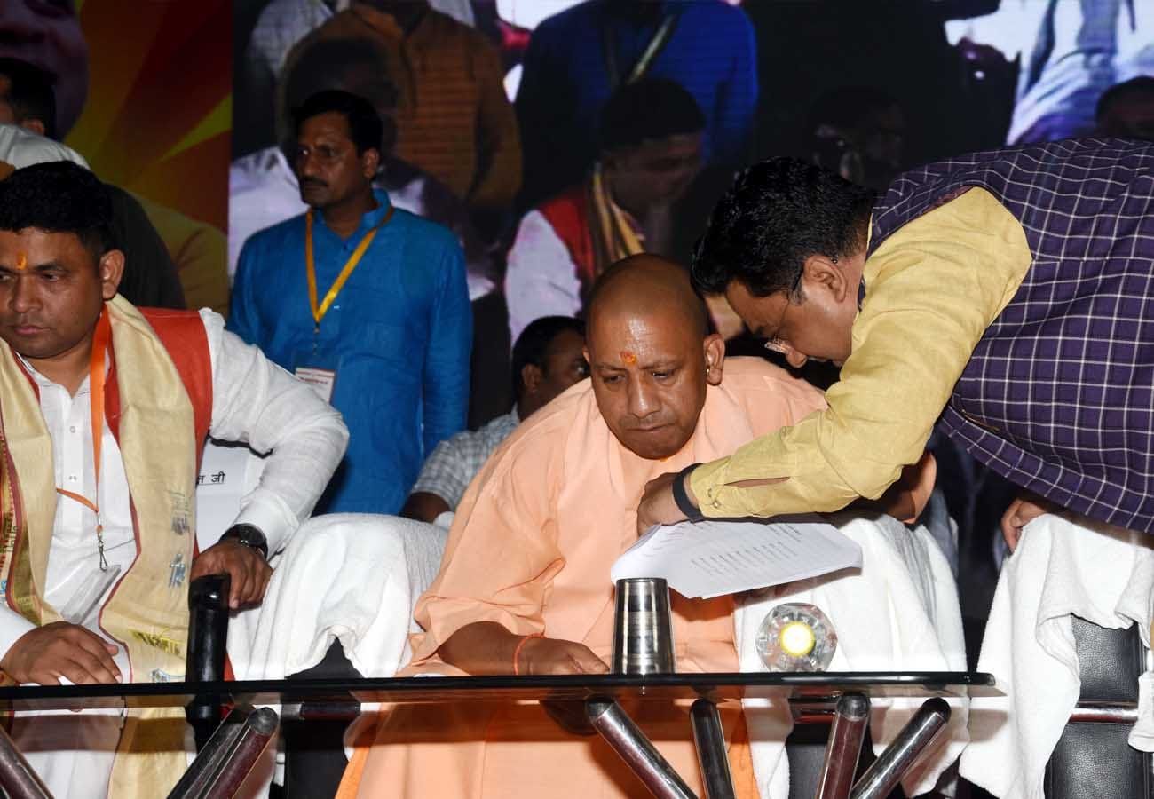 cm yogi gave message to party workers how to use social media