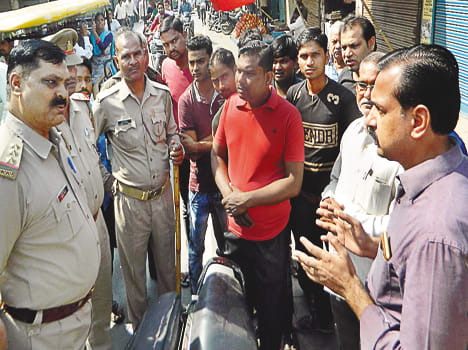 Closed market with suspension of checkpoint charge in farrukhabad