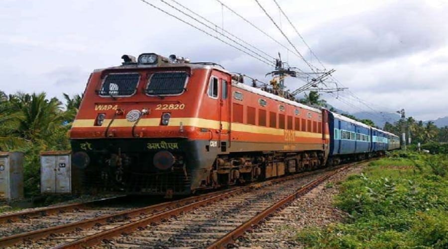 Trains are full before Deepawali and people are adopting this new method for immediate ticket
