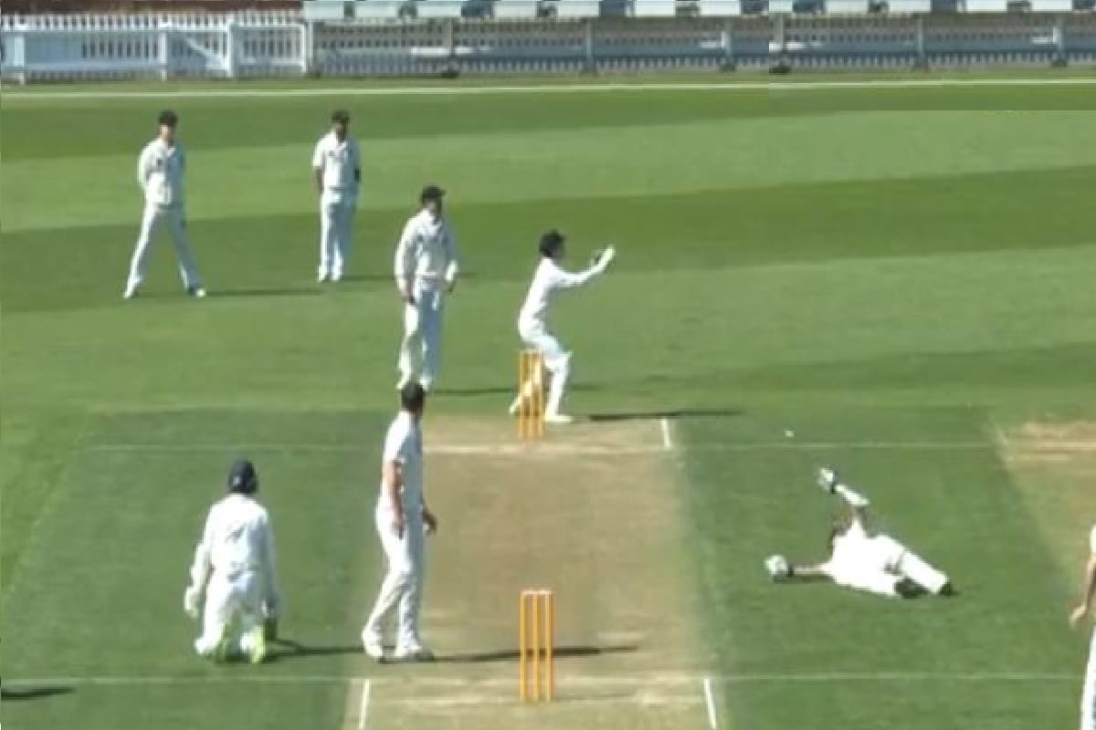 Michael Rippon and nathan smith run out in funny way after troll azhar ali