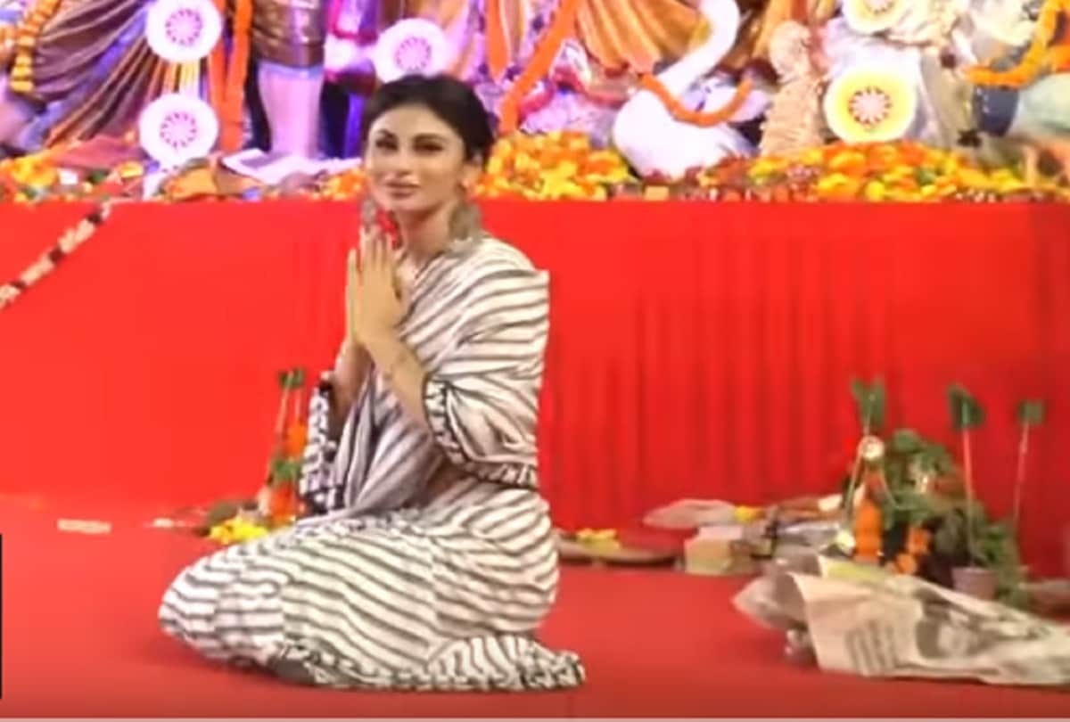 nagin actress mouni roy dancing in bangoli look