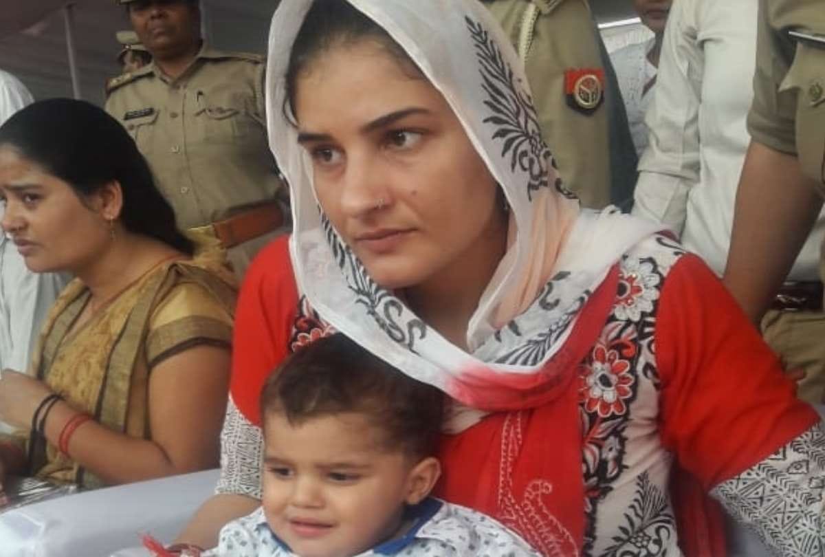 cm Yogi honored families of martyrs in lucknow