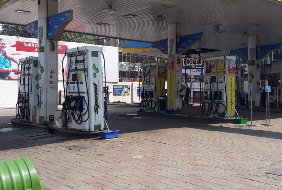 delhi 400 petrol pump strike see in photos kejriwal blaming bjp for it