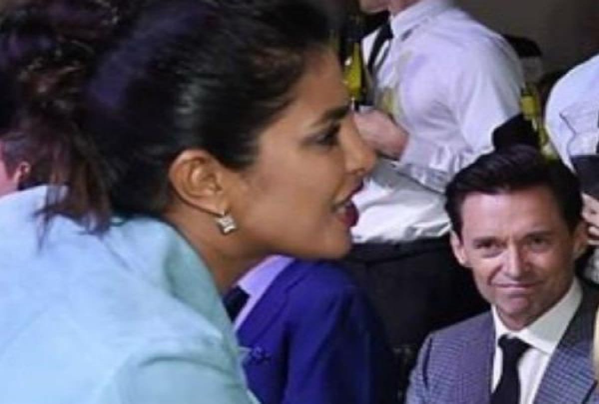 hollywood star looking at priyanka chopra photo is viral on social media