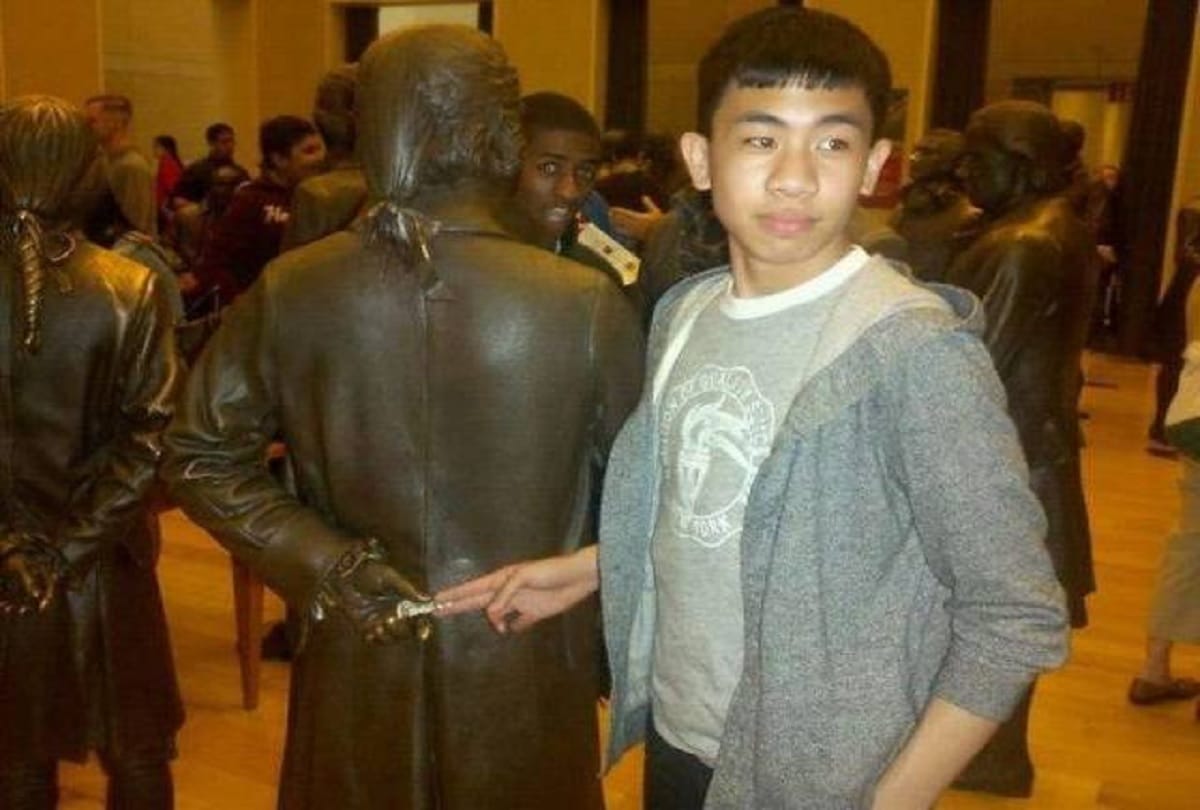 funny viral photos with statue in public places