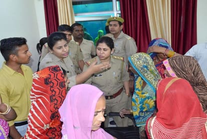 BJP councilors protest against mayor and municipal commissioner in mathura