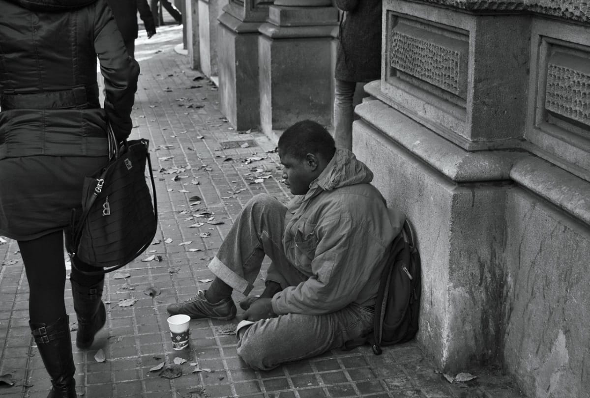 beggar arrested by dubai police, Beggar earns 73,500 dollar per month