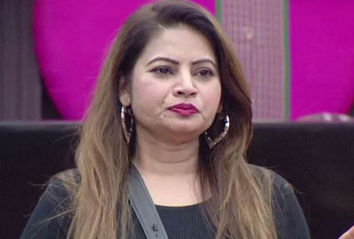 bigg boss surbhi rana teases sreesanth in poultry task