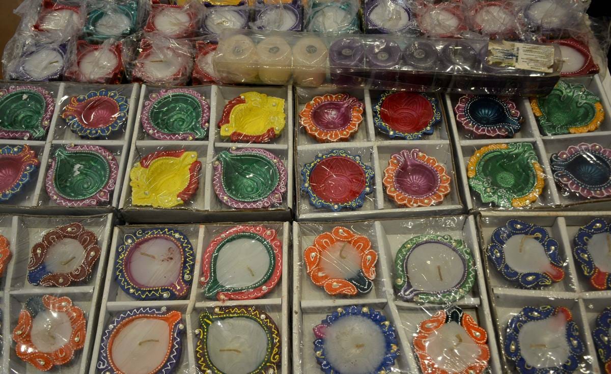 Diwali 2018 designer diyas and candles decoration items available in market