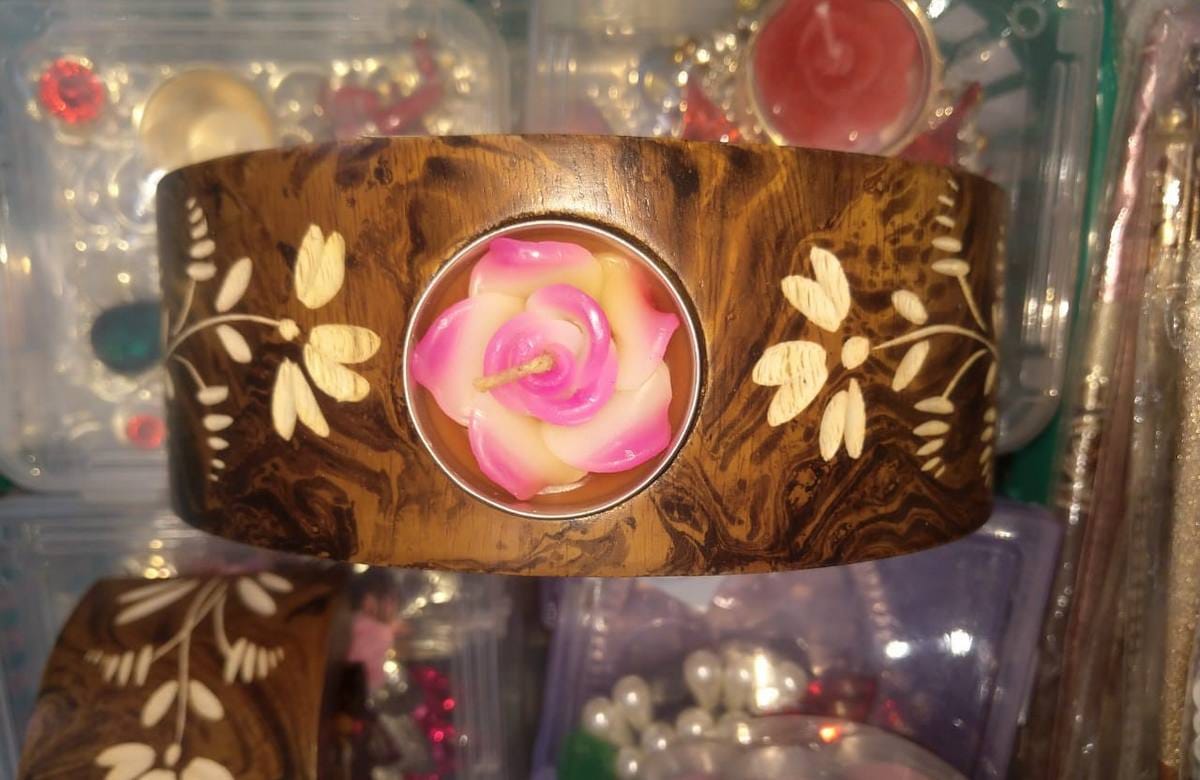 Diwali 2018 designer diyas and candles decoration items available in market