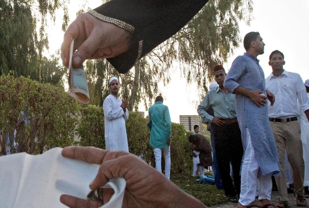 beggar arrested by dubai police, Beggar earns 73,500 dollar per month