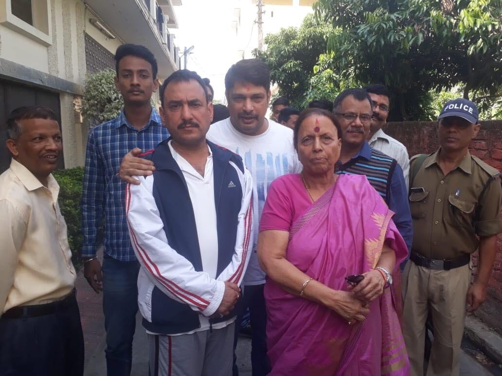 nikay chunav 2018 indira hirdayesh reach angry leader home