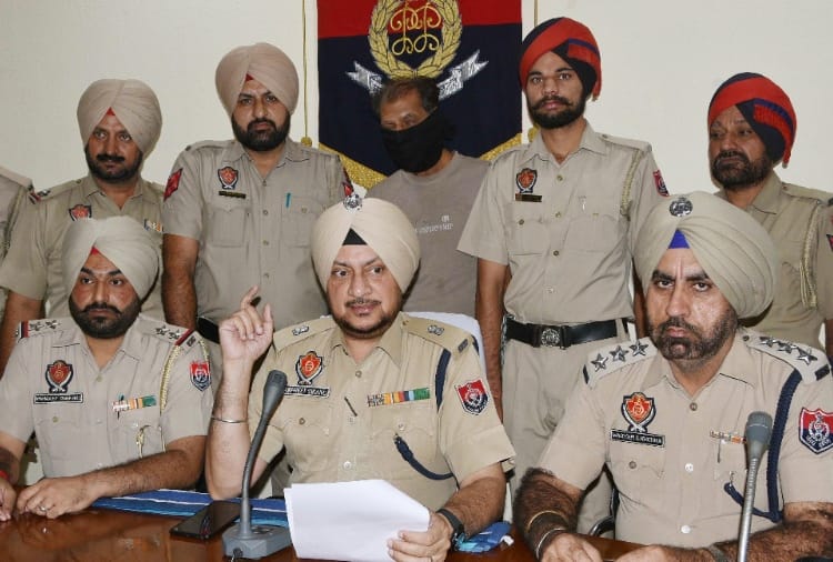 Ludhiana Police arrested fake policeman from mumbai