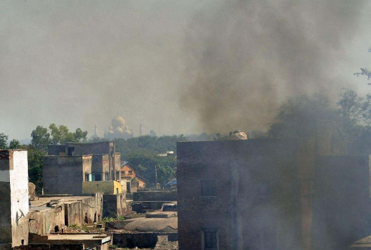 openly burning garbage around the Taj Mahal in agra
