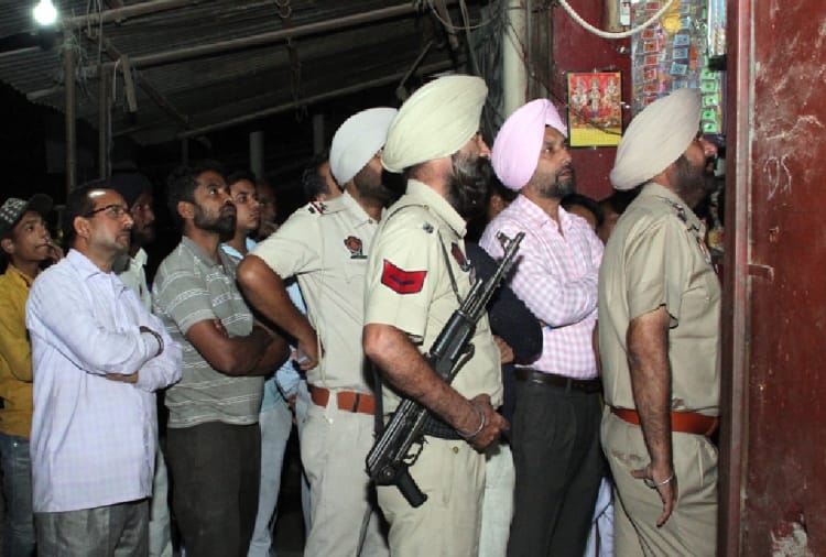 Looted In Hoshiarpur And Batala of punjab