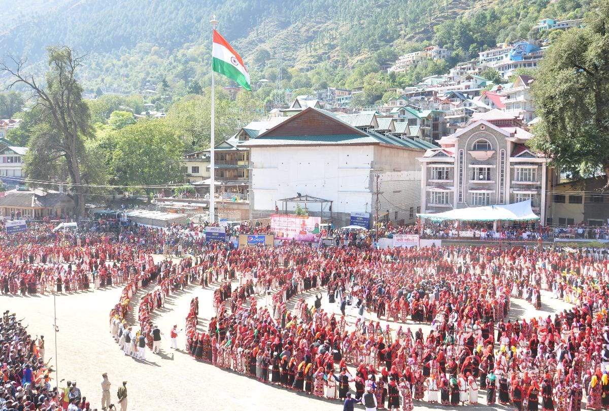 international kullu dussehra 2018 3000 women dance together Nati for nari garima abhiyan