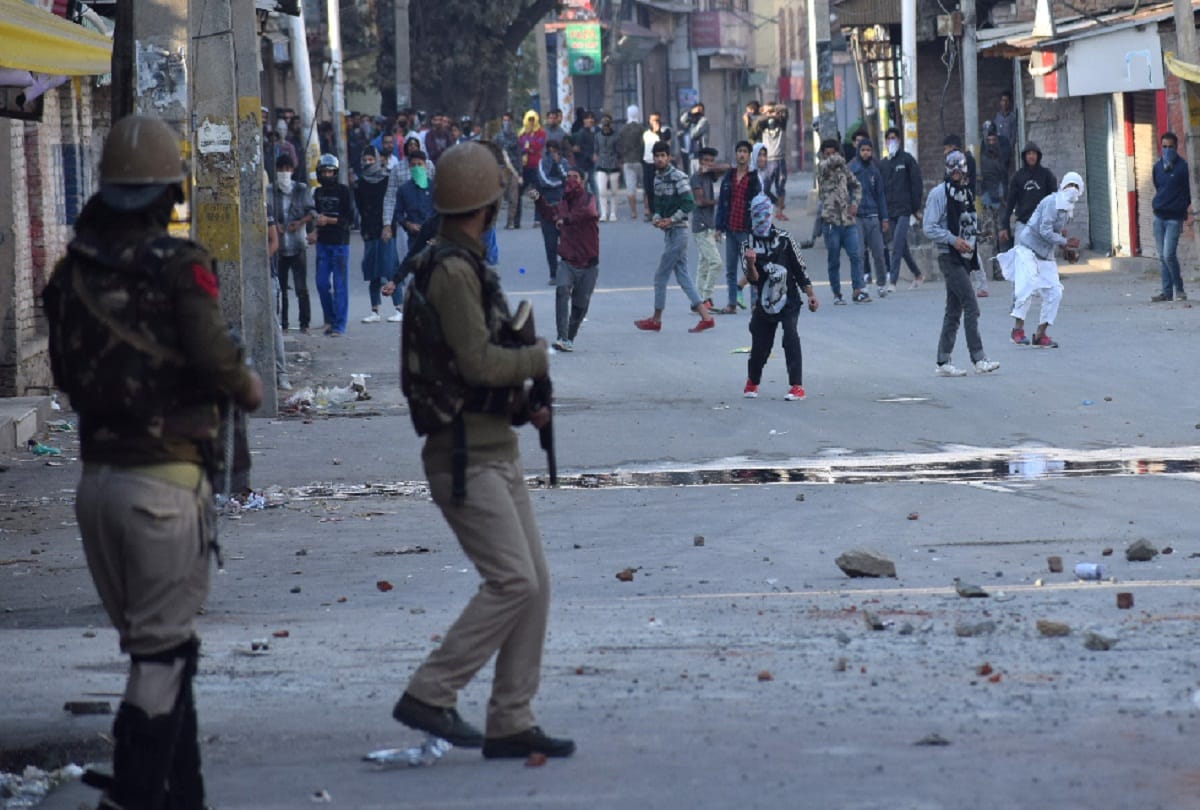 stone pelting in srinagar down town, restriction removed from several areas of kashmir