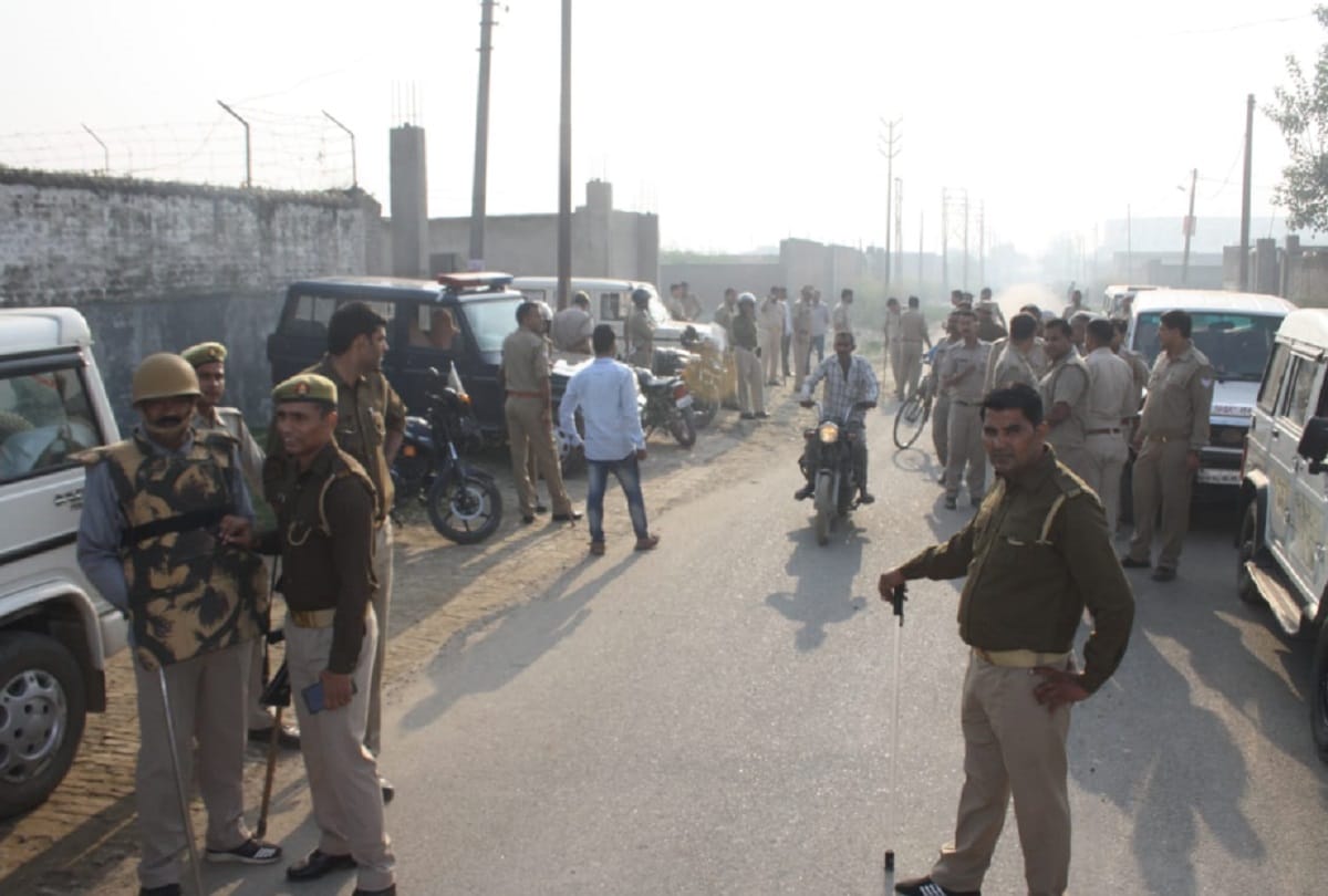 Attack on meerut police and Excise team and five policemen injured