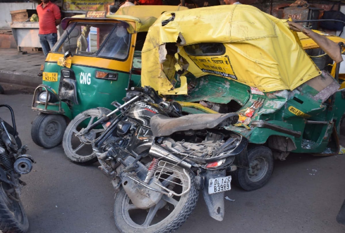 two killed and four injured in road accident at vivek vihar delhi