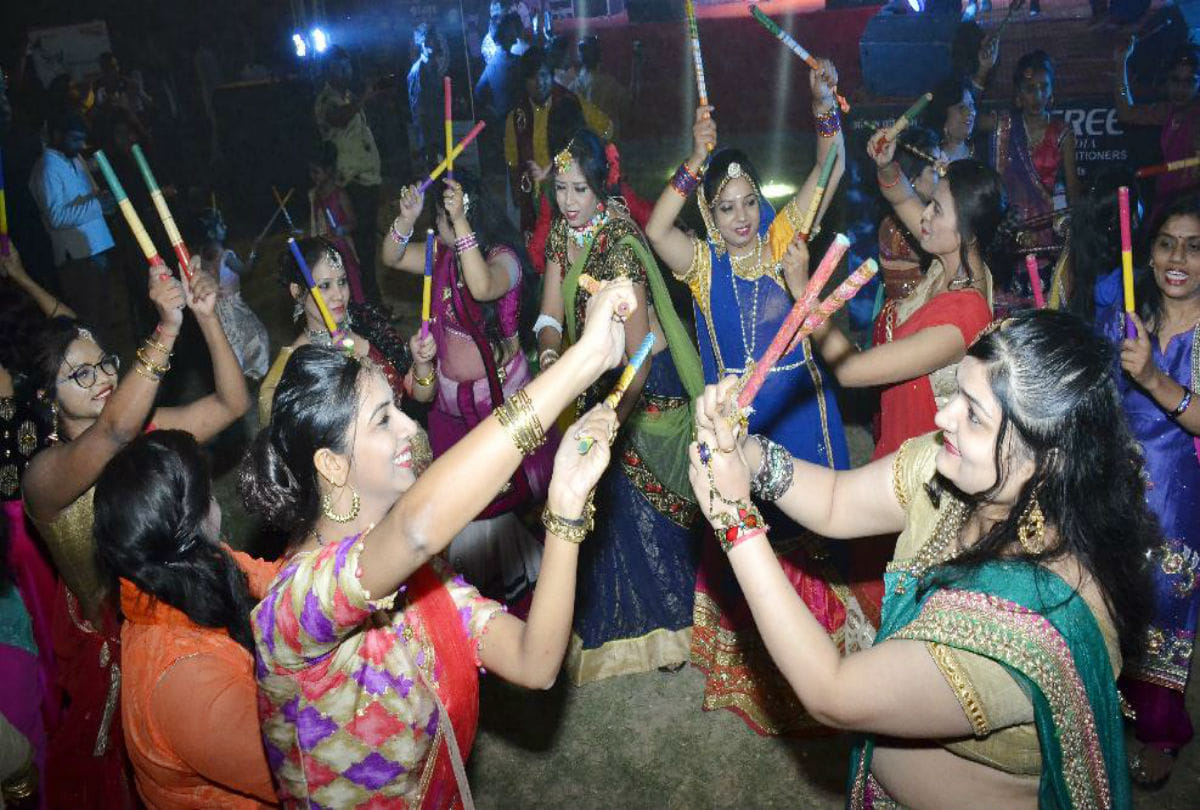 amar ujala maharas dandiya dance at agra collage ground