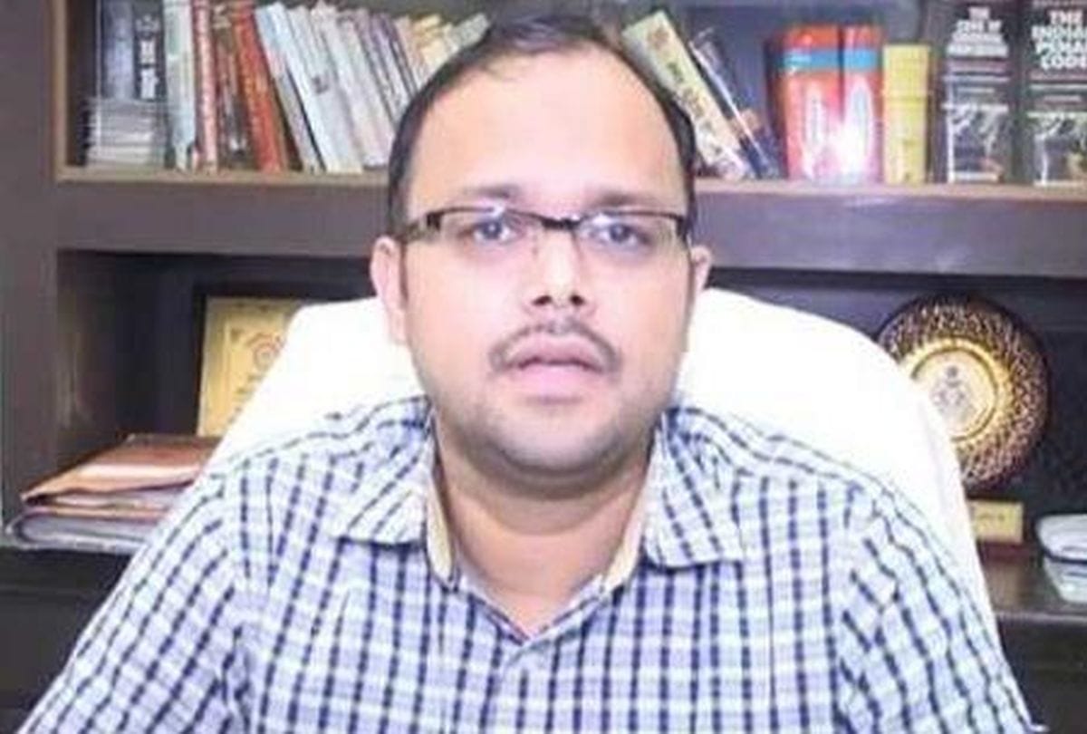 fir lodged against IAS Officer Juhair Bin Sagir in agra