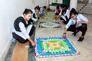 painting compitition policee