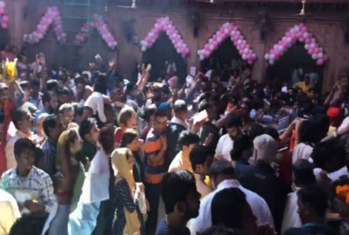Sharad Purnima 2018 devotees crowd gathered at Banke Bihari Temple