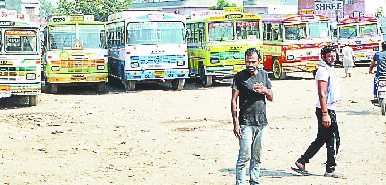 ग्रामीण को गोली मारकर चार हजार लूटे